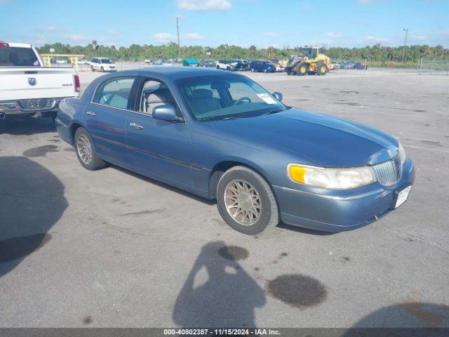  Salvage Lincoln Towncar