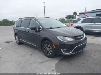  Salvage Chrysler Pacifica