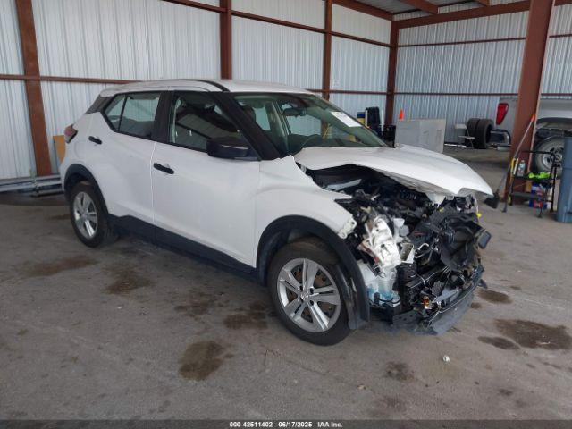  Salvage Nissan Kicks