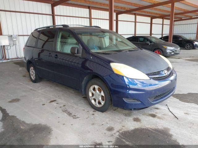  Salvage Toyota Sienna