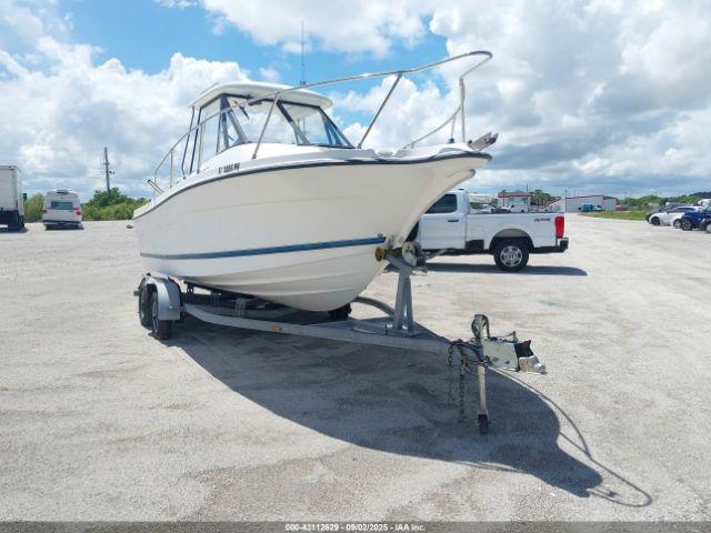  Salvage Bayliner Trophy 21  W  Trailer