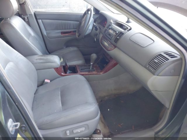 Toyota Camry Xle V6 Image 11