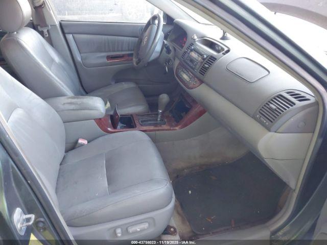 Toyota Camry Xle V6 Image 11