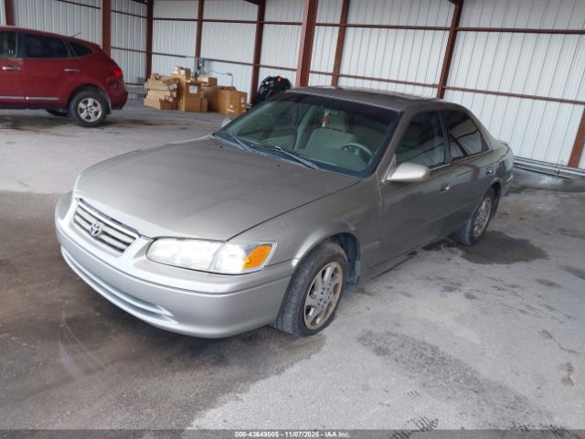 Toyota Camry Le Image 3