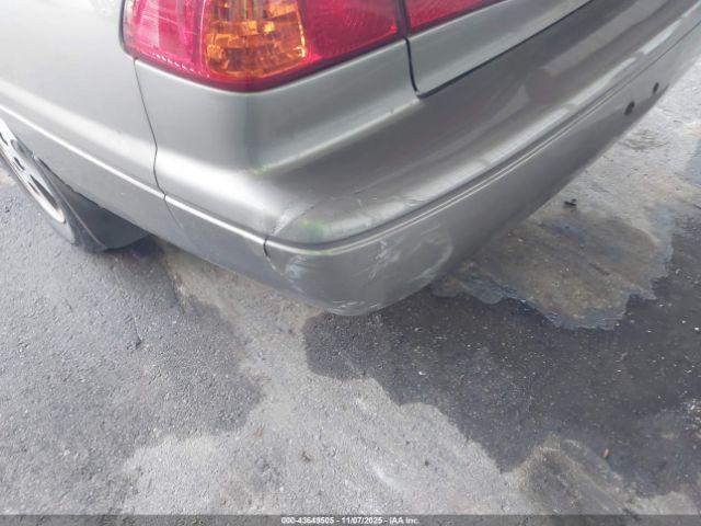 Toyota Camry Le Image 6