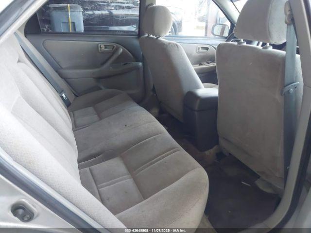 Toyota Camry Le Image 8