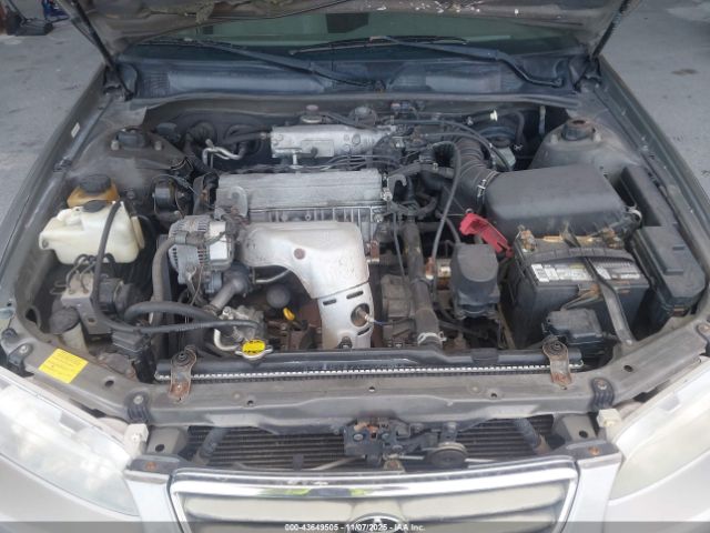 Toyota Camry Le Image 11