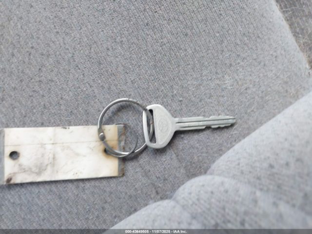 Toyota Camry Le Image 10