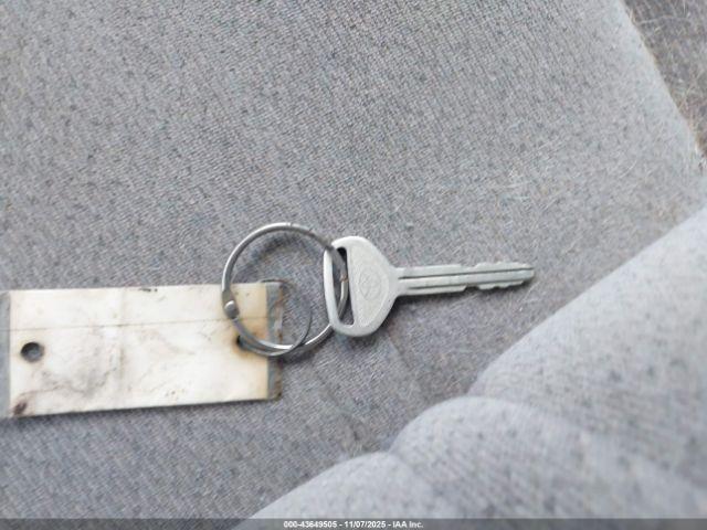 Toyota Camry Le Image 10