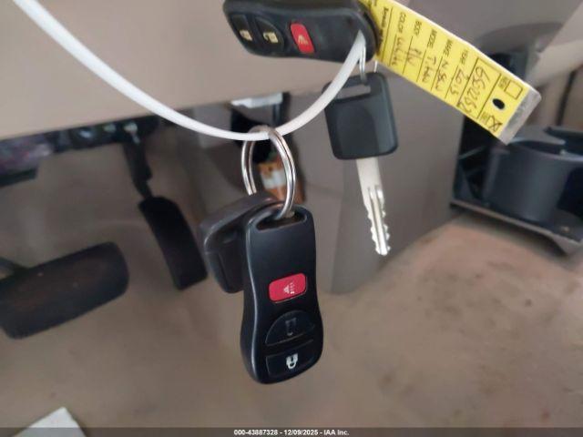 Nissan Titan Sv Image 8