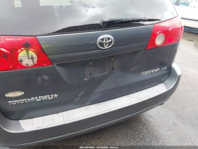 Toyota Sienna Le Image 9