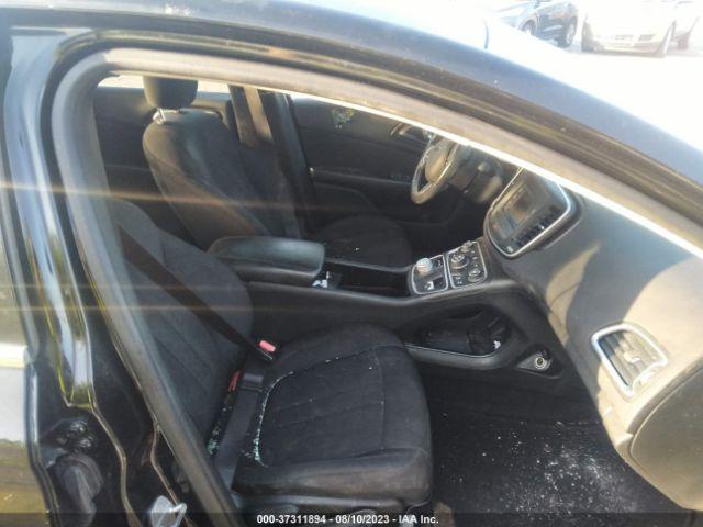 Chrysler 200 Limited Image 2