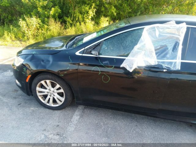 Chrysler 200 Limited Image 11