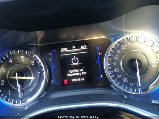 Chrysler 200 Limited Image 8