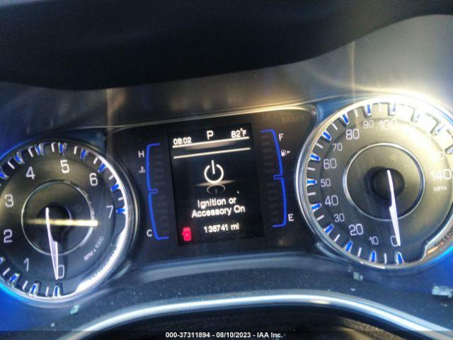 Chrysler 200 Limited Image 8