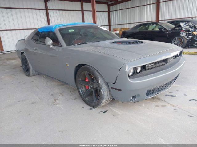  Salvage Dodge Challenger