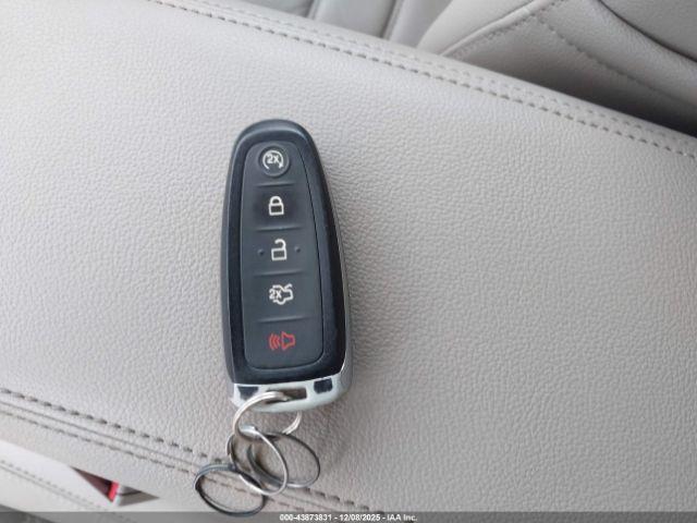 Ford Escape Titanium Image 10