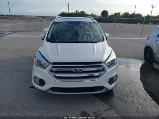 Ford Escape Titanium Image 13
