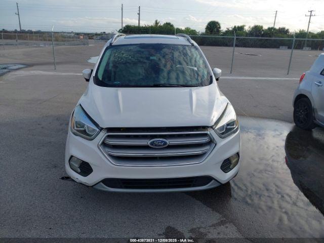 Ford Escape Titanium Image 13