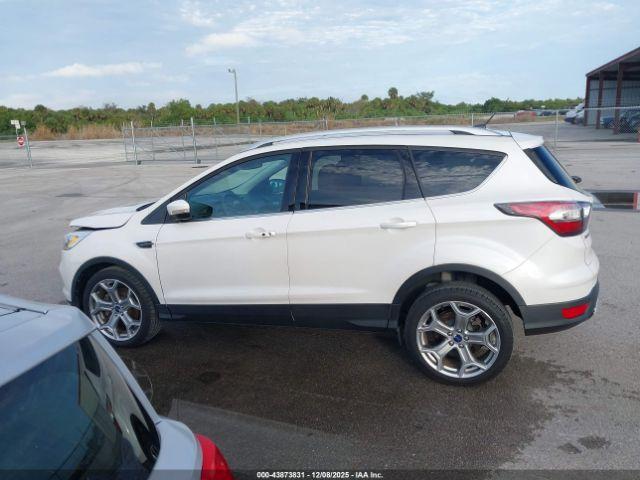 Ford Escape Titanium Image 12