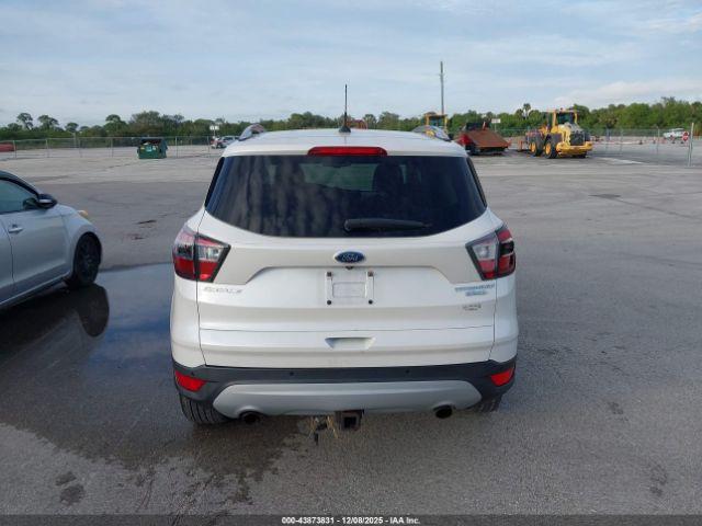 Ford Escape Titanium Image 16