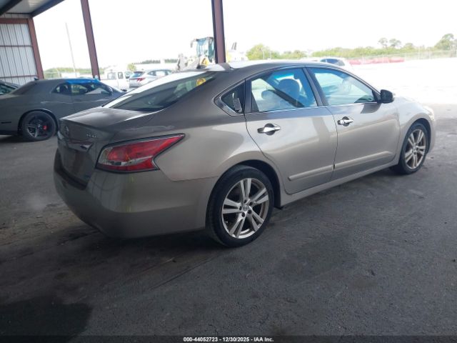 Nissan Altima Image 9