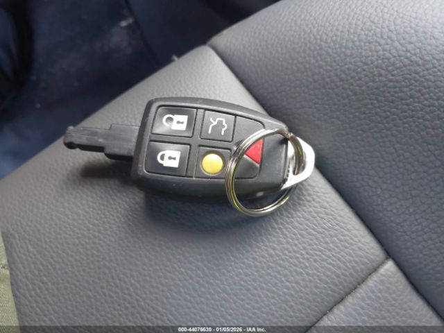 Volvo C70 T5 Image 10