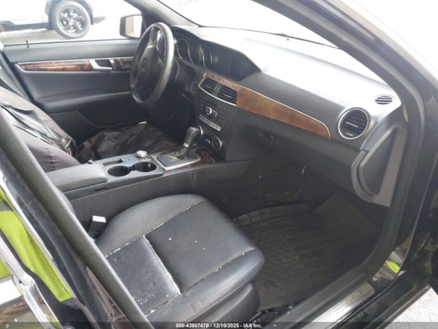 Mercedes-Benz C-Class Image 9