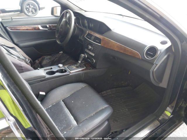 Mercedes-Benz C-Class Image 9