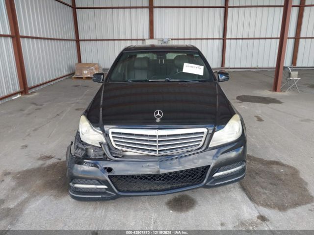 Mercedes-Benz C-Class Image 19