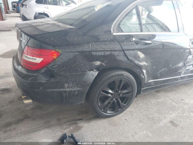 Mercedes-Benz C-Class Image 18