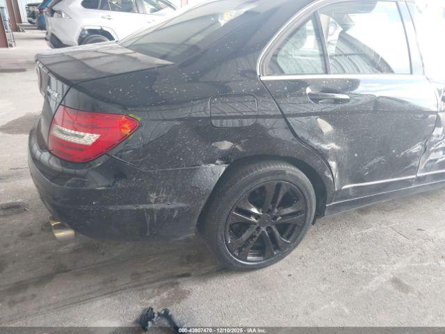 Mercedes-Benz C-Class Image 18