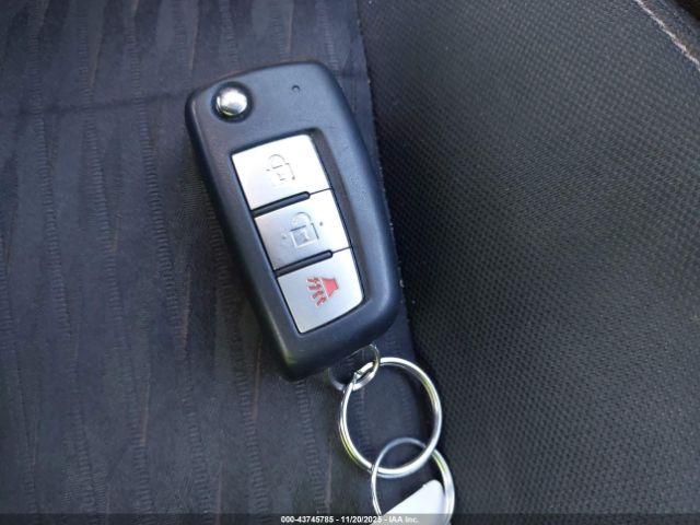 Nissan Rogue S Image 2