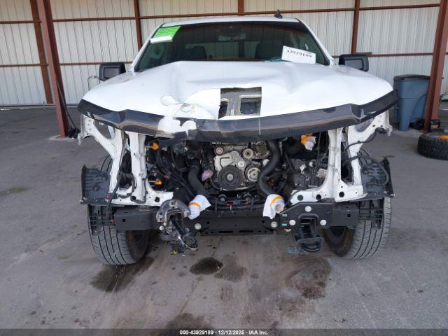 Chevrolet Silverado 1500 4wd  Short Bed Custom Image 4