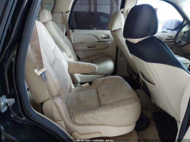 Cadillac Escalade Standard Image 7