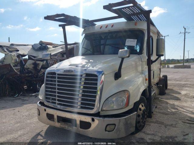  Salvage Freightliner Cascadia 125