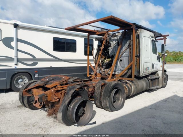 Freightliner Cascadia 125 Image 14