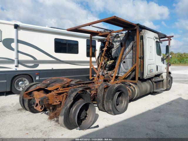Freightliner Cascadia 125 Image 14