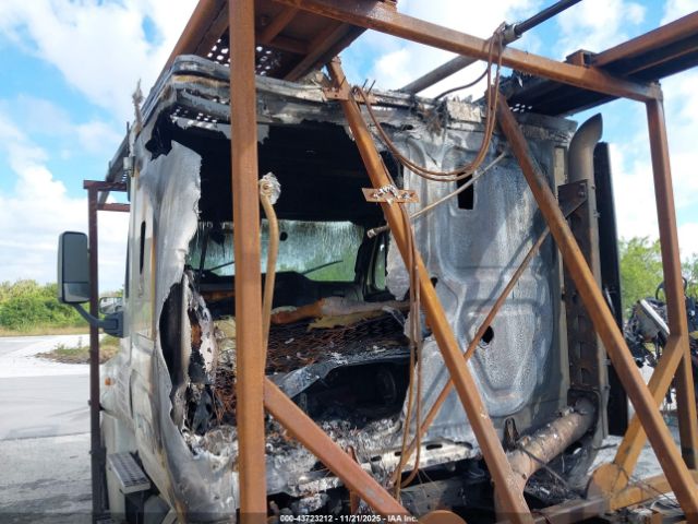 Freightliner Cascadia 125 Image 11