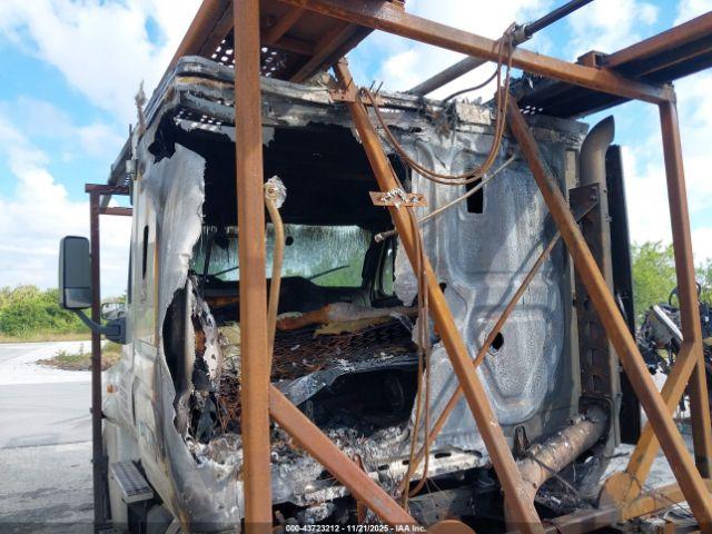 Freightliner Cascadia 125 Image 11