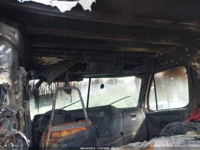 Freightliner Cascadia 125 Image 10