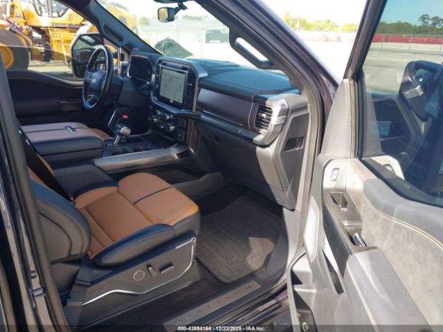 Ford F-150 Platinum Image 11